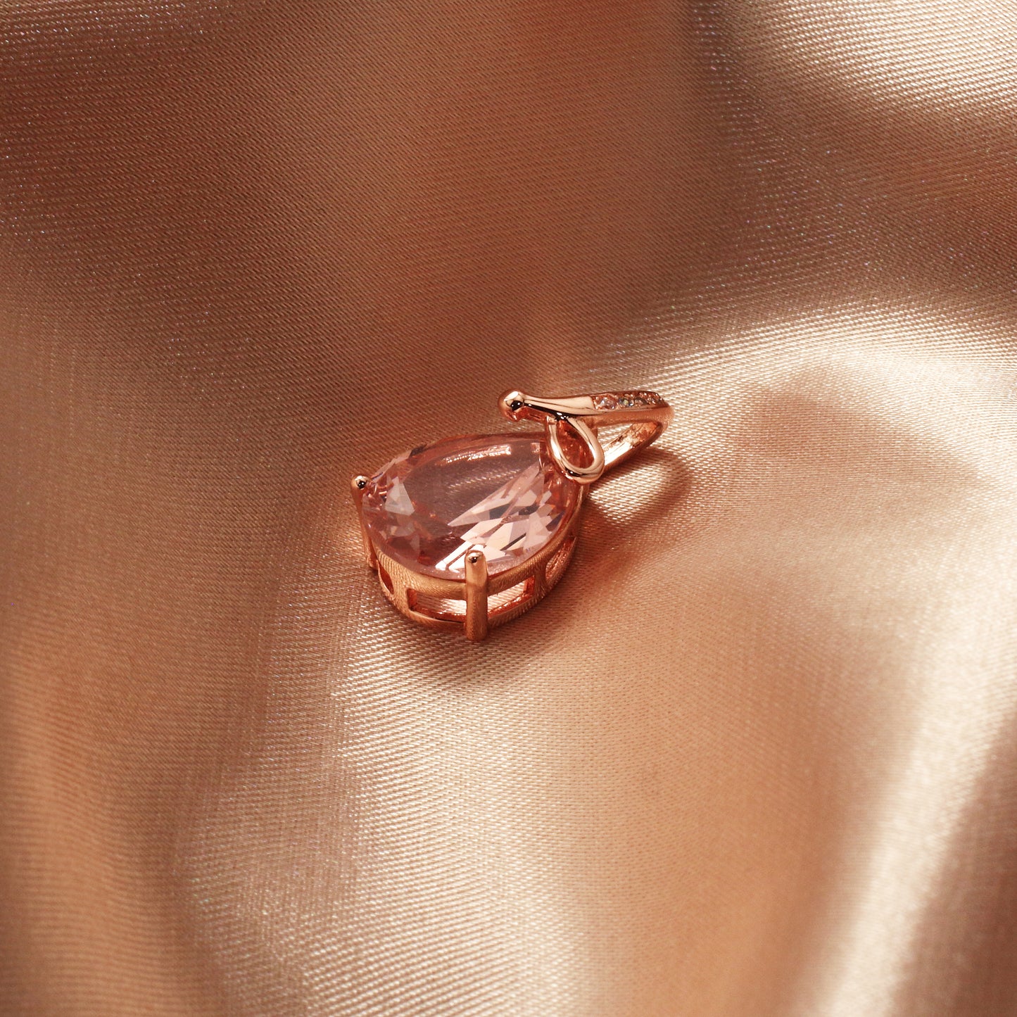 Peachy Pink Morganite Gemstone Necklace - Chainstones