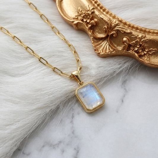 How to Choose a Gemstone Jewelry Gift When You’re Not Sure of Her Style - Chainstones