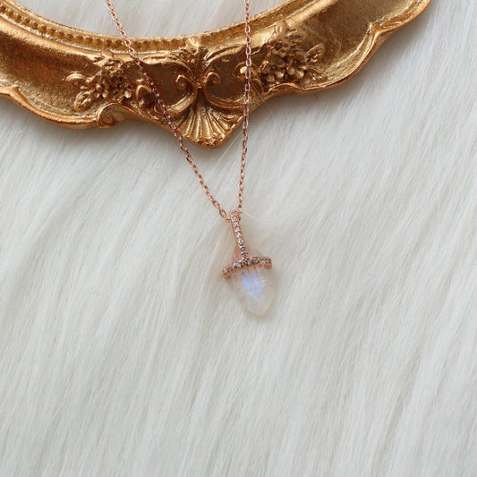 ✨ The Radiant Glow of Moonstone: Why Gold-Plated Moonstone Necklaces Are a Modern Essential