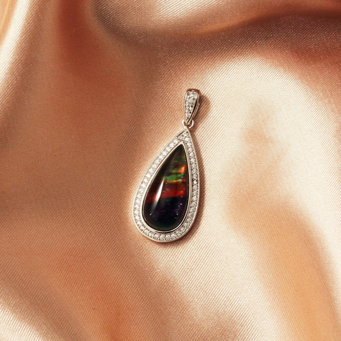 What Is Ammolite? Natural vs. Lab-Created Ammolite Explained - Chainstones