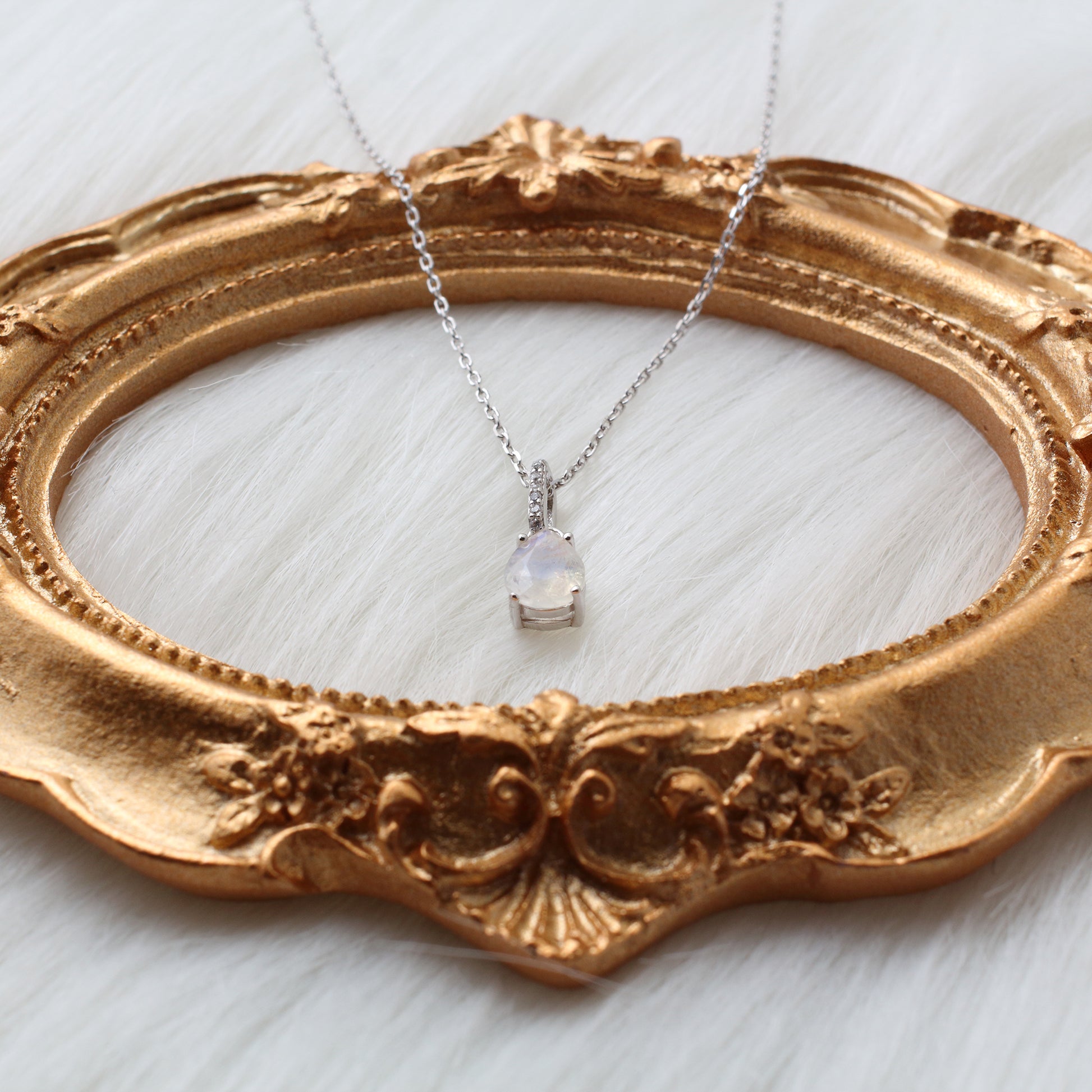 925 Sterling Silver Moonstone Gemstones Pendant Necklace - Chainstones